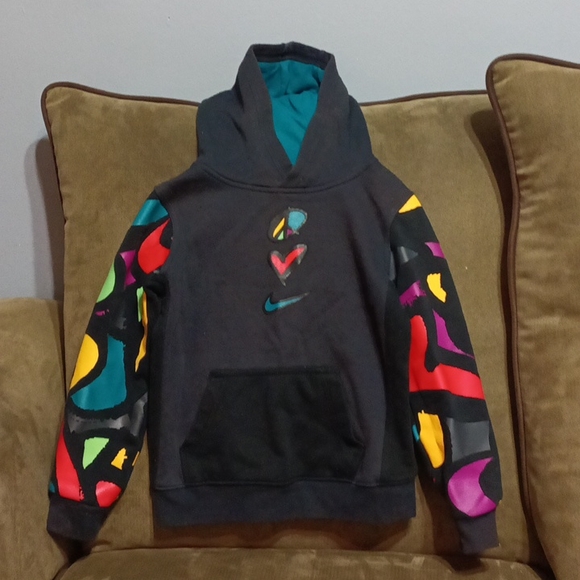Nike boys multi color hoodie has patches that feel like leather. - Picture 9 of 17